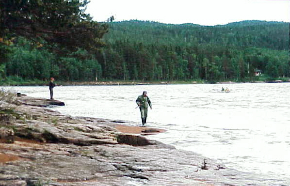 Kattilakosken rantakallioita Tornionjoen varrella